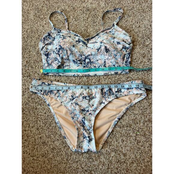 Kona Sol bikini, top size medium; bottoms size large - Picture 4 of 7